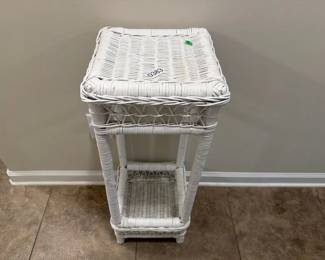 WICKER PLANT STAND