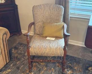VINTAGE ARM CHAIR