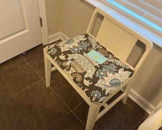 VANITY SEAT