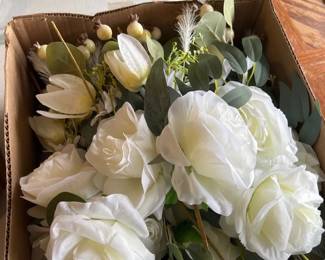 20 WHITE FLORAL PICKS