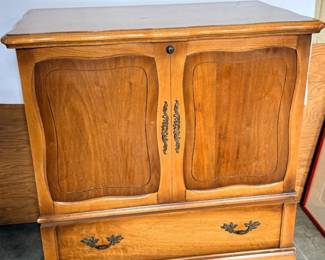 140 LaneUprightCedarChestWithDrawer