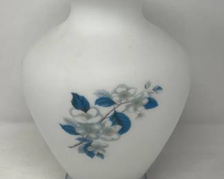 26 VintageSatinFrostedWhiteGlassVase