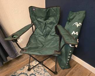 54 MACSportsTheBazaarFoldingCaptainChair