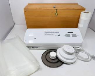 17 FoodSaverVac1050withWoodStorageBoxofBags