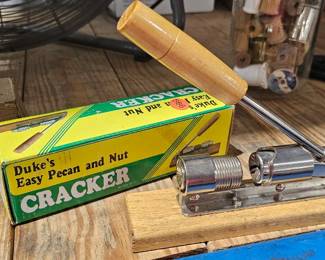 NUT CRACKER