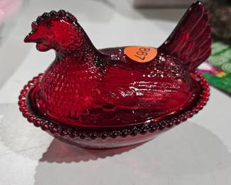 RED GLASS HEN ON NEST