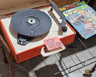 VINTAGE RECORD PLAYER