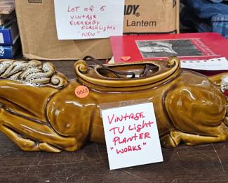 VINTAGE TV LIGHT PLANTER
