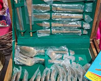 FLATWARE / SILVERWARE 