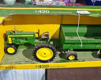 JOHN DEERE TRACTOR TOY ERTL