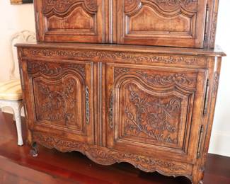 Antique FRENCH PROVINCIAL LOUIS XV STYLE WALNUT BUFFET CABINET 5FT