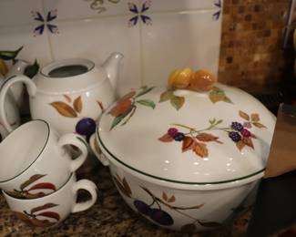 Royal Worcester Evasham Vale 