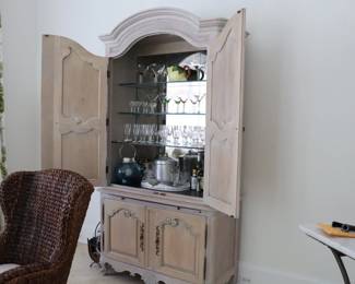 Henredon Furniture Solid Walnut Whitewash Pickled Louis XV French Provincial Armoire BAR2 Piece 45" x 22" x 88