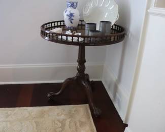 BAKER Stately Homes Collection Round Tilt Top Mahogany Table