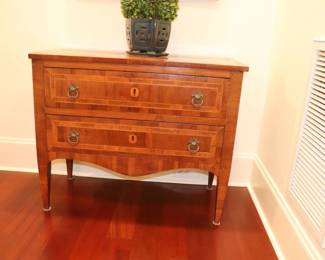 Antique Italian Louis XVI Style Walnut Chest of Drawers completely veneered with different walnut wood essences.