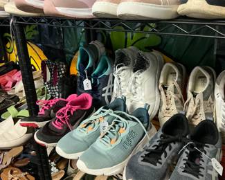 Lotta nice tennis shoes