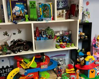 Race tracks with cars magic sets, Hulk Spider-Man