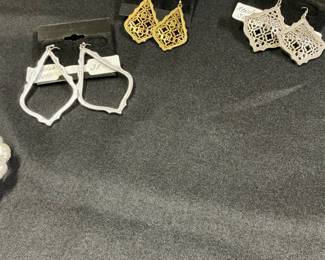 Vintage Kendra Scott earrings