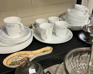 Eight place corelle ware