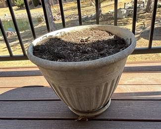 Fluted Urn Planter with Saucer - Southern Patio Utopian