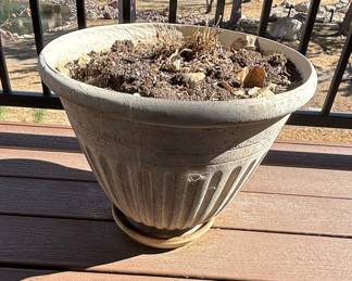 Fluted Urn Planter with Saucer - Southern Patio Utopian