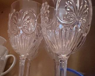 Oneida "Southern Garden" Crystal Wine Glasses (Set of 2)