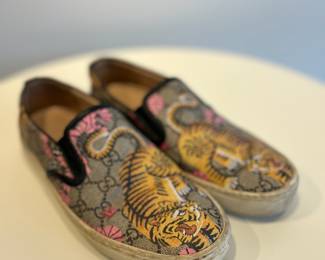 Gucci tiger printer leather sneakers