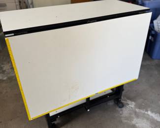 Folding sewing table