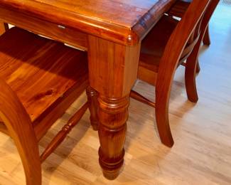 Details of dining table