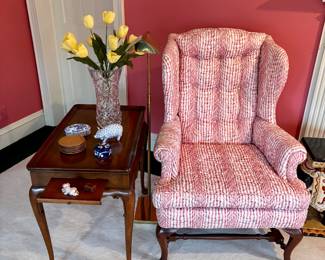 Wood side chair with Queen Anne style legs pull out sliding tray