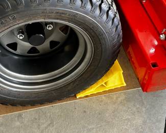 Ariens 52" Zero turn riding mower LiKE NEW Immaculately maintained-storage cover, wheel blocks, additional oil for oil changes available PRISTINE