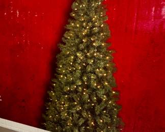 7 1/2 ‘ LED Christmas tree with 