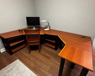 Computer monitor wireless keyboard, wireless mouse and desk workstation