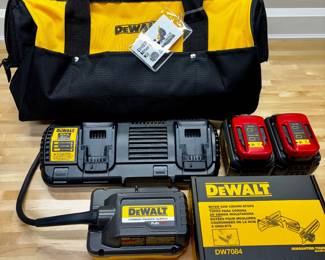 Contents of DeWalt  Mitre Saw kit