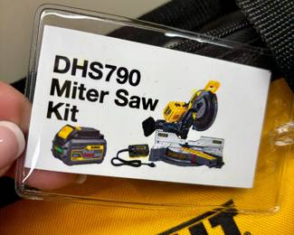DeWalt Mitre Saw Kit 