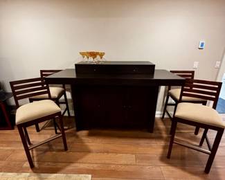 Portable bar and (4) Ethan Allen barstoolsFour bar stools