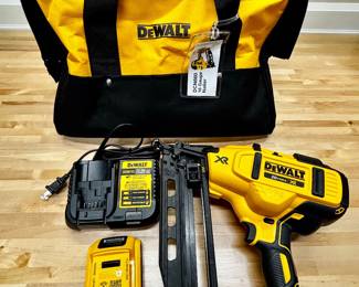 DeWalt 120V MAX XR Cordless angled finish nailer kit wit bag