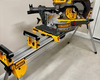 DeWalt 12" sliding compound mitre saw-FLEXVOLT series