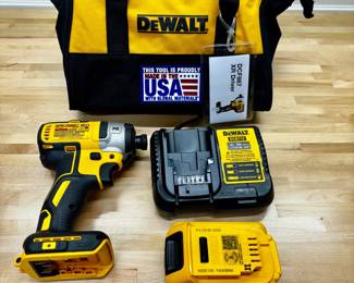 DeWalt 20V MAX XR Brushless 1/4" 3-speed Impact Driver kit-Driver, battery, charger and duffel style case