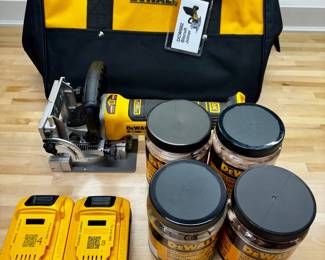 Biscuit joiner with biscuits