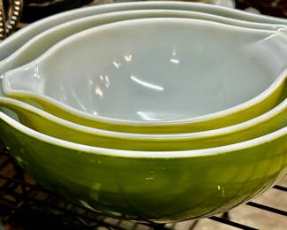 Set of Vintage Pyrex Mixing Bowls 