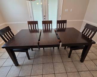 Solid Wooden Table w/6 Chairs and Hidden Leaf 60in W x 42in D x 30in T