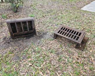 Vintage Miami   street drain and cover ( cast iron )