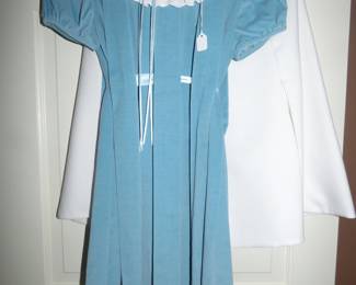 LITTLE GIRLS VELVET SMOCKED DRESS, CAPE