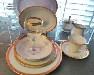 NORITAKE "MANOR GOLD"  50 PCS INCLUDING MATCHING STEMWARE