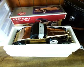 VINTAGE ROLLDDS ROYCE MODEL CAR