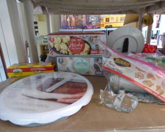 CAKE DECORATING ITEMS