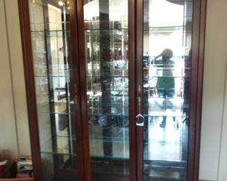 QUALITY MIRRORED, LIGHTED GLASS SHELVED DISPLAY CABINET