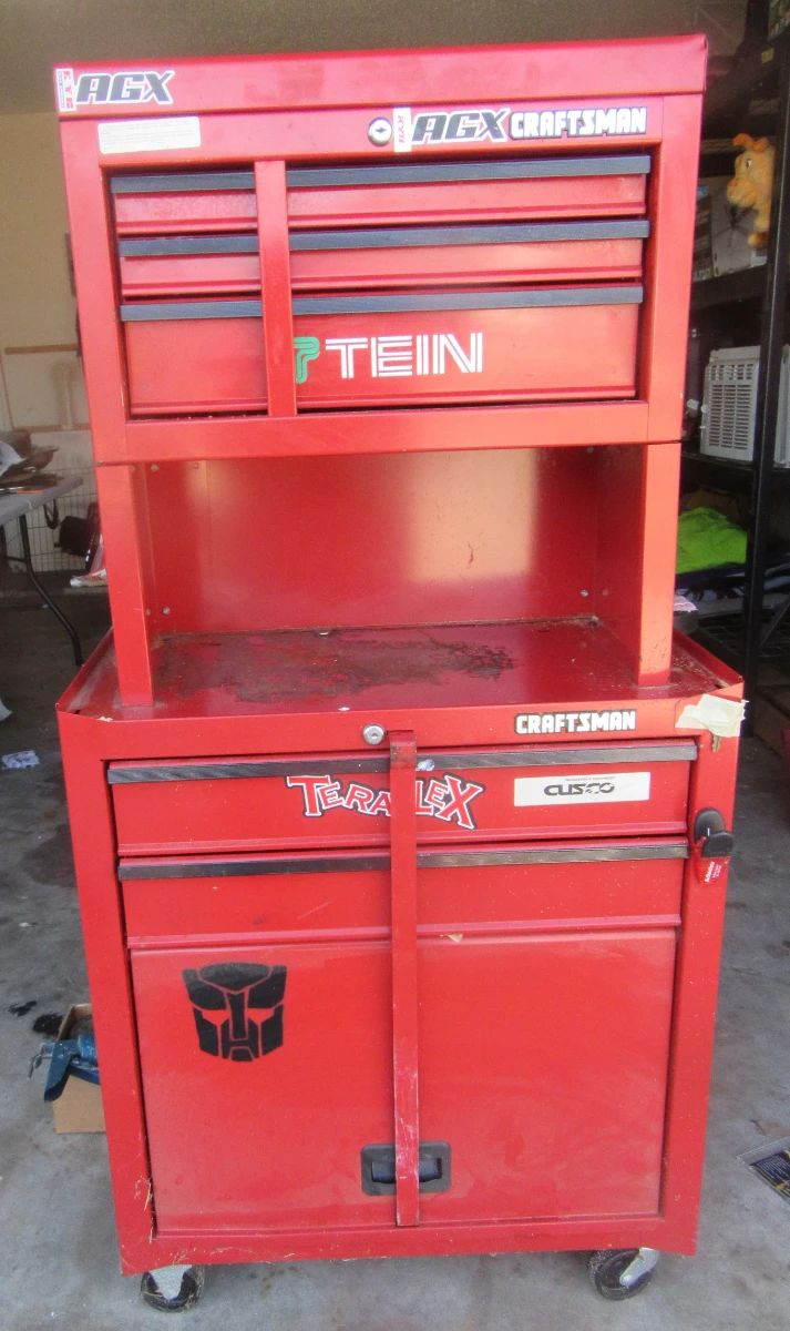 Craftsman multi drawer tool chest.