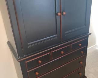 Matching chest of drawers with five drawers